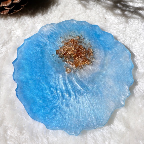 Sapphire blue resin coasters - set of two in agate shape - Picture 4 of 11
